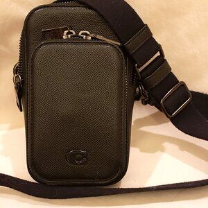 COACH Compact 2 compartment Crossbody Phone Bag Black Leather Adjustable strap